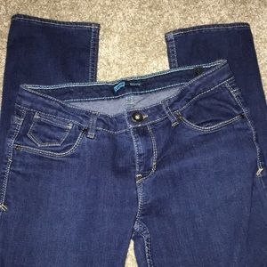 Levi’s dark wash skinny jean
